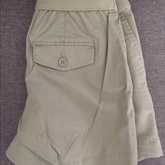Gap Maternity Anytime shorts - Picture 2 of 2